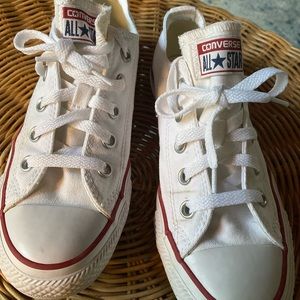 Women’s converse size 6
